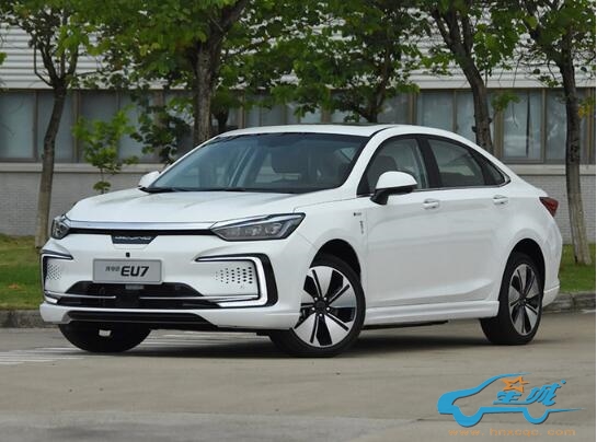 北汽集团投入200亿发展自主 冲击100万辆目标！