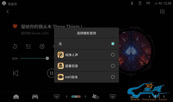 屏幕上有个手机  描述已自动生成